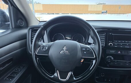 Mitsubishi Outlander III рестайлинг 3, 2017 год, 1 850 000 рублей, 14 фотография