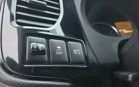 Mitsubishi Outlander III рестайлинг 3, 2017 год, 1 850 000 рублей, 19 фотография