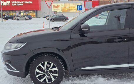Mitsubishi Outlander III рестайлинг 3, 2017 год, 1 850 000 рублей, 11 фотография