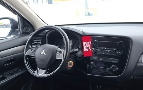 Mitsubishi Outlander III рестайлинг 3, 2017 год, 1 850 000 рублей, 13 фотография