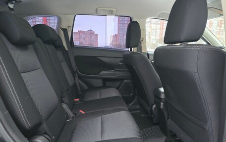 Mitsubishi Outlander III рестайлинг 3, 2017 год, 1 850 000 рублей, 24 фотография