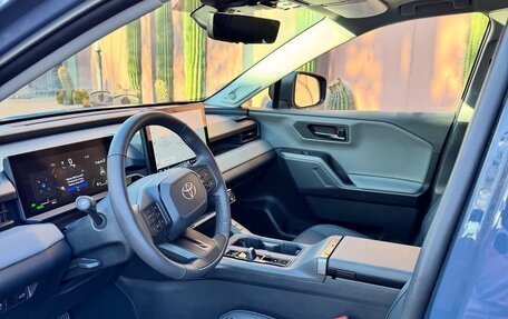 Toyota RAV4, 2025 год, 4 910 000 рублей, 6 фотография