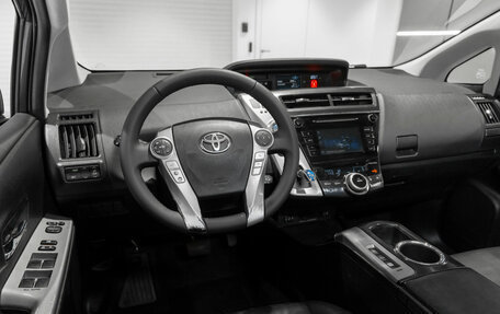 Toyota Prius v (+) I (ZVW40/41) рестайлинг, 2015 год, 1 650 000 рублей, 7 фотография
