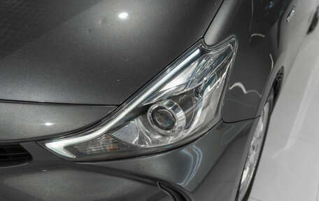 Toyota Prius v (+) I (ZVW40/41) рестайлинг, 2015 год, 1 650 000 рублей, 23 фотография