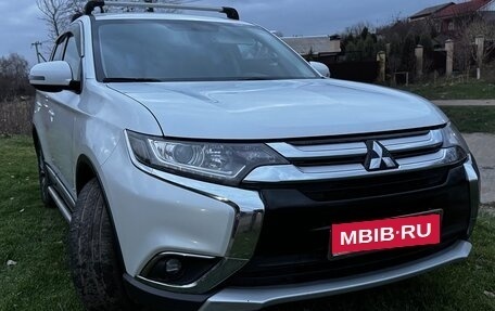 Mitsubishi Outlander III рестайлинг 3, 2016 год, 1 590 000 рублей, 1 фотография