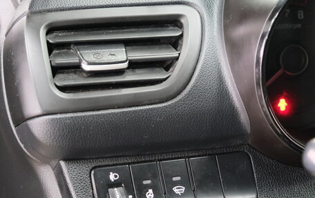 KIA Rio III рестайлинг, 2016 год, 989 000 рублей, 10 фотография