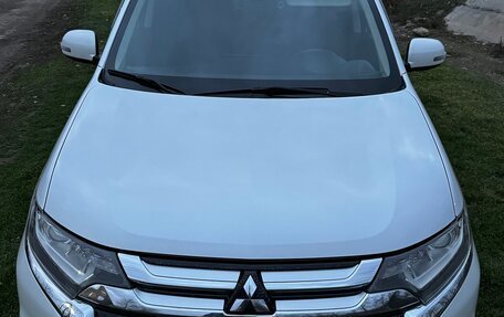 Mitsubishi Outlander III рестайлинг 3, 2016 год, 1 590 000 рублей, 3 фотография