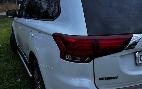 Mitsubishi Outlander III рестайлинг 3, 2016 год, 1 590 000 рублей, 5 фотография