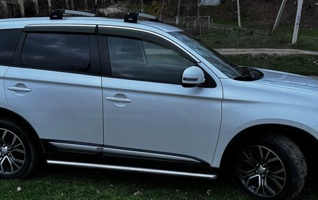 Mitsubishi Outlander III рестайлинг 3, 2016 год, 1 590 000 рублей, 7 фотография