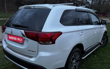 Mitsubishi Outlander III рестайлинг 3, 2016 год, 1 590 000 рублей, 4 фотография