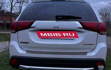 Mitsubishi Outlander III рестайлинг 3, 2016 год, 1 590 000 рублей, 6 фотография