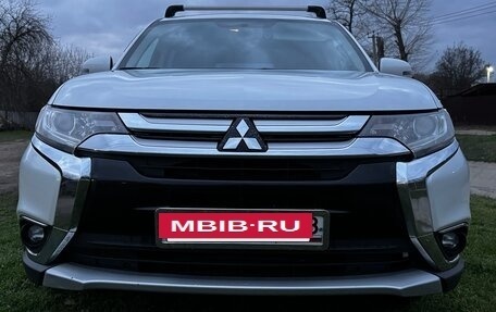 Mitsubishi Outlander III рестайлинг 3, 2016 год, 1 590 000 рублей, 2 фотография