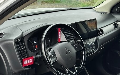 Mitsubishi Outlander III рестайлинг 3, 2016 год, 1 590 000 рублей, 10 фотография