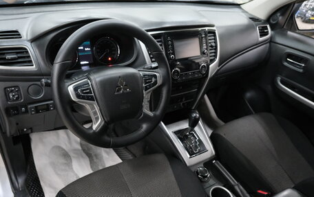 Mitsubishi L200 IV рестайлинг, 2021 год, 2 799 000 рублей, 10 фотография