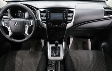 Mitsubishi L200 IV рестайлинг, 2021 год, 2 799 000 рублей, 13 фотография