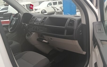 Volkswagen Transporter T6 рестайлинг, 2018 год, 3 100 000 рублей, 10 фотография