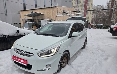 Hyundai Solaris II рестайлинг, 2013 год, 900 000 рублей, 1 фотография