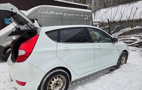 Hyundai Solaris II рестайлинг, 2013 год, 900 000 рублей, 3 фотография