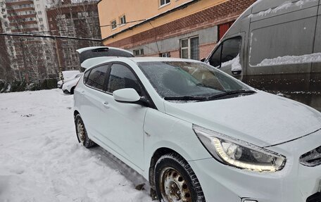 Hyundai Solaris II рестайлинг, 2013 год, 900 000 рублей, 2 фотография