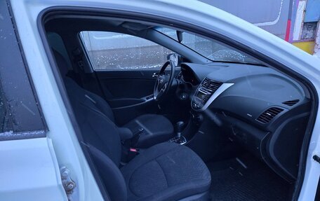 Hyundai Solaris II рестайлинг, 2013 год, 900 000 рублей, 11 фотография