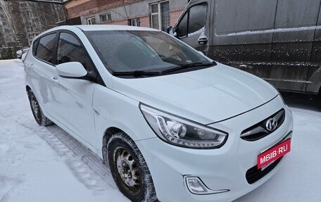 Hyundai Solaris II рестайлинг, 2013 год, 900 000 рублей, 8 фотография