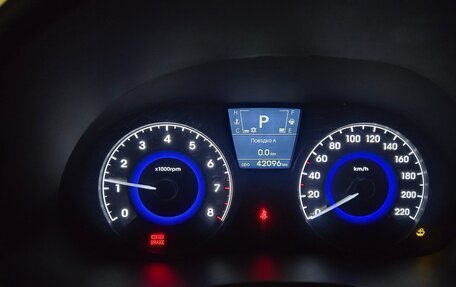 Hyundai Solaris II рестайлинг, 2013 год, 900 000 рублей, 16 фотография