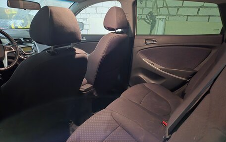 Hyundai Solaris II рестайлинг, 2013 год, 900 000 рублей, 18 фотография