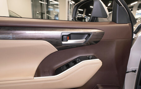 Toyota Highlander, 2025 год, 6 200 000 рублей, 23 фотография