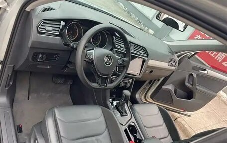 Volkswagen Tiguan II, 2022 год, 2 145 000 рублей, 10 фотография