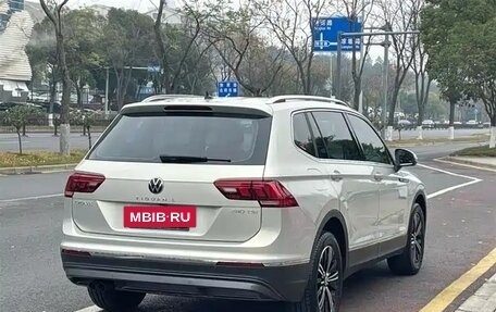 Volkswagen Tiguan II, 2022 год, 2 145 000 рублей, 6 фотография