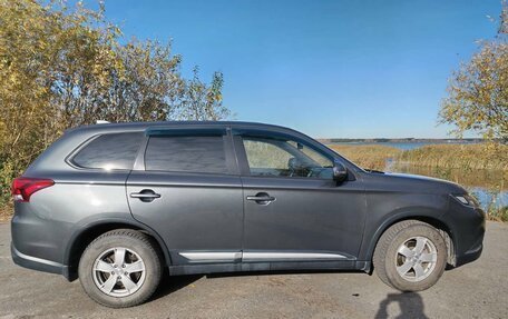 Mitsubishi Outlander III рестайлинг 3, 2018 год, 1 900 000 рублей, 4 фотография