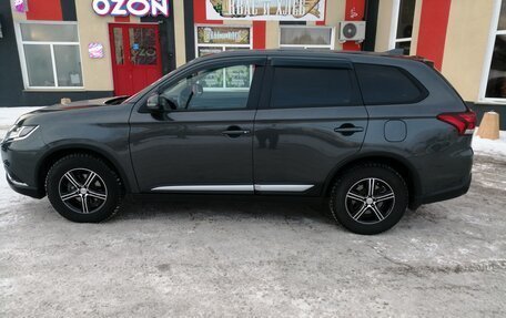 Mitsubishi Outlander III рестайлинг 3, 2018 год, 1 900 000 рублей, 5 фотография