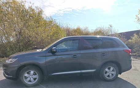 Mitsubishi Outlander III рестайлинг 3, 2018 год, 1 900 000 рублей, 6 фотография