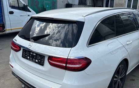 Mercedes-Benz E-Класс, 2023 год, 2 900 000 рублей, 2 фотография