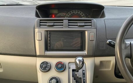 Toyota Passo Sette, 2009 год, 850 000 рублей, 16 фотография