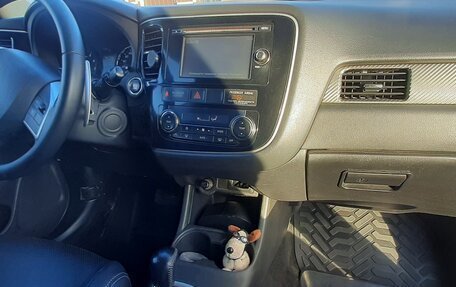 Mitsubishi Outlander III рестайлинг 3, 2013 год, 1 550 000 рублей, 6 фотография