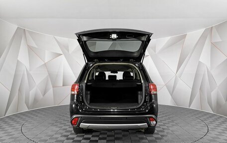 Mitsubishi Outlander III рестайлинг 3, 2018 год, 1 725 000 рублей, 12 фотография