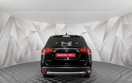 Mitsubishi Outlander III рестайлинг 3, 2018 год, 1 725 000 рублей, 8 фотография