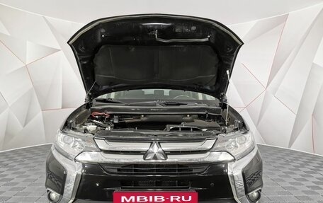Mitsubishi Outlander III рестайлинг 3, 2018 год, 1 725 000 рублей, 11 фотография