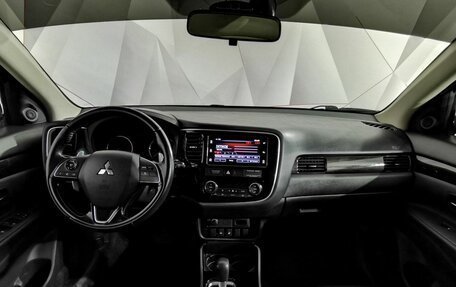 Mitsubishi Outlander III рестайлинг 3, 2018 год, 1 725 000 рублей, 14 фотография