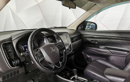 Mitsubishi Outlander III рестайлинг 3, 2018 год, 1 725 000 рублей, 19 фотография