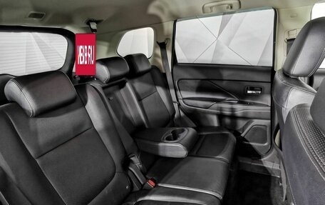 Mitsubishi Outlander III рестайлинг 3, 2018 год, 1 725 000 рублей, 16 фотография