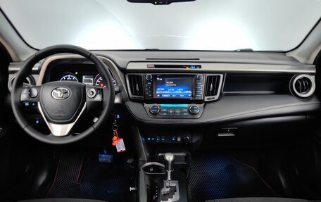 Toyota RAV4, 2016 год, 2 159 000 рублей, 12 фотография