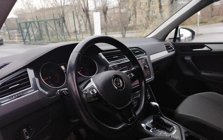 Volkswagen Tiguan II, 2018 год, 2 115 000 рублей, 11 фотография