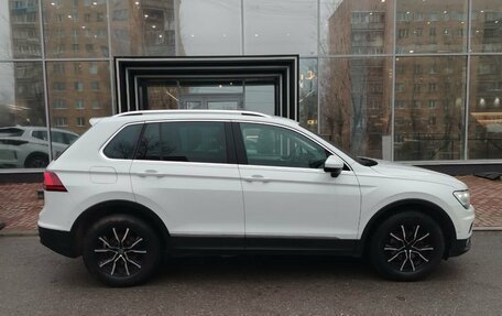 Volkswagen Tiguan II, 2018 год, 2 115 000 рублей, 5 фотография