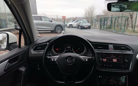 Volkswagen Tiguan II, 2018 год, 2 115 000 рублей, 13 фотография