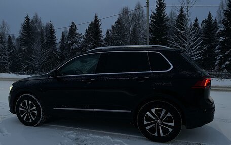 Volkswagen Tiguan II, 2019 год, 2 690 000 рублей, 4 фотография