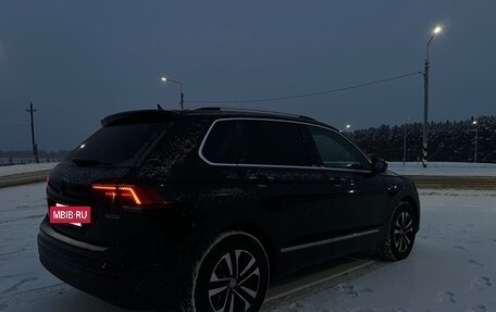 Volkswagen Tiguan II, 2019 год, 2 690 000 рублей, 2 фотография