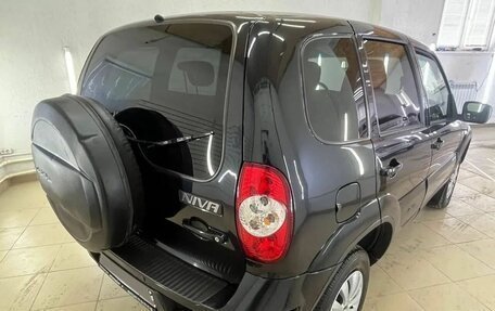 Chevrolet Niva I рестайлинг, 2018 год, 877 000 рублей, 5 фотография