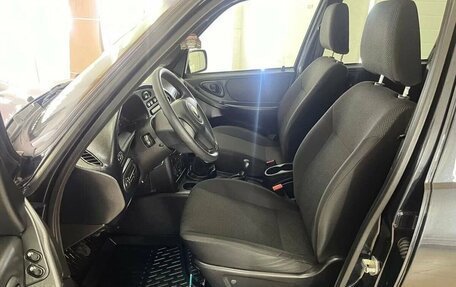 Chevrolet Niva I рестайлинг, 2018 год, 877 000 рублей, 9 фотография